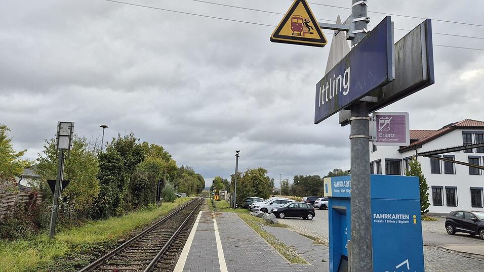 Im Bereich Ittling gibt es fünf Bahnübergänge, aber nur einen Bahnhalt: den an der Ittlinger Hauptstraße.