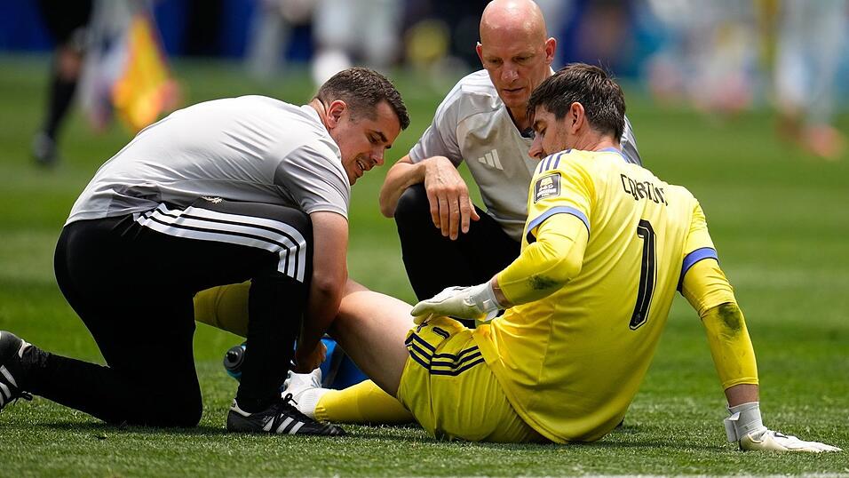 Thibaut Courtois musste nach 71. Minuten verletzt ausgewechselt werden. Thibaut Courtois musste nach 71. Minuten verletzt ausgewechselt werden.