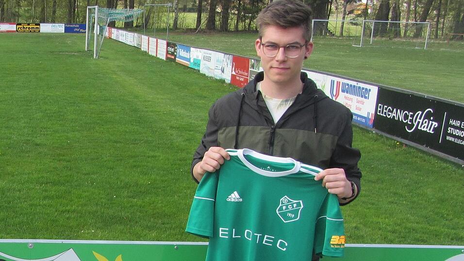 Von der Landesliga-U 19 des ASV Cham kommt Stefan Dendorfer. Von der Landesliga-U 19 des ASV Cham kommt Stefan Dendorfer.