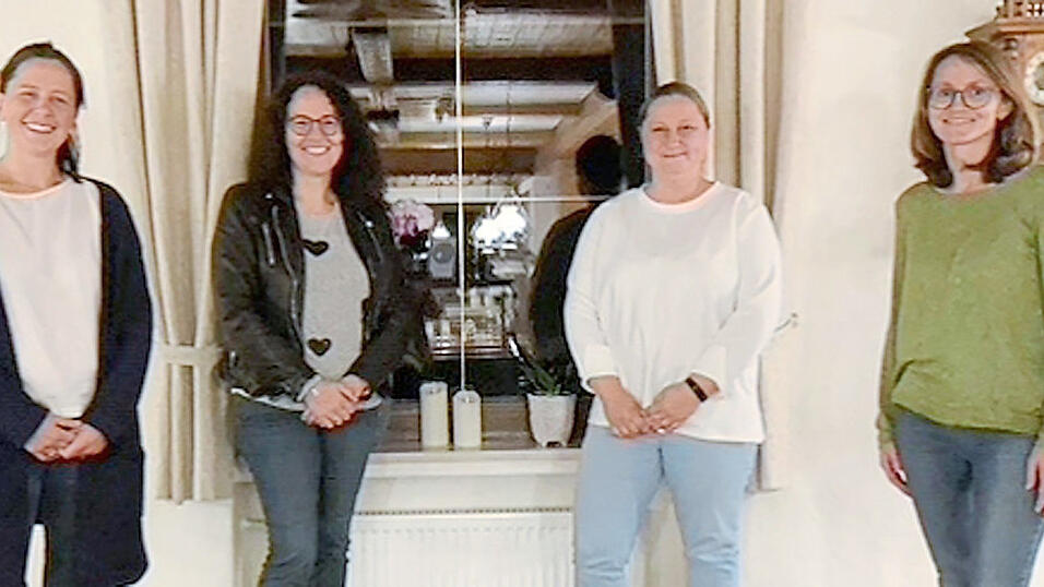 Das Vorstandsteam, stellvertretend für die ganze Vorstandschaft, die zum Teil neu besetzt wurde. Das Vorstandsteam, stellvertretend für die ganze Vorstandschaft, die zum Teil neu besetzt wurde.