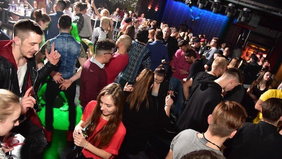 Partyfeeling pur auch am Freitag im Stars Landshut. Die DJs gaben Vollgas, auf der Tanzfl&auml;che und am Tresen herrschte Hochkonjunktur.