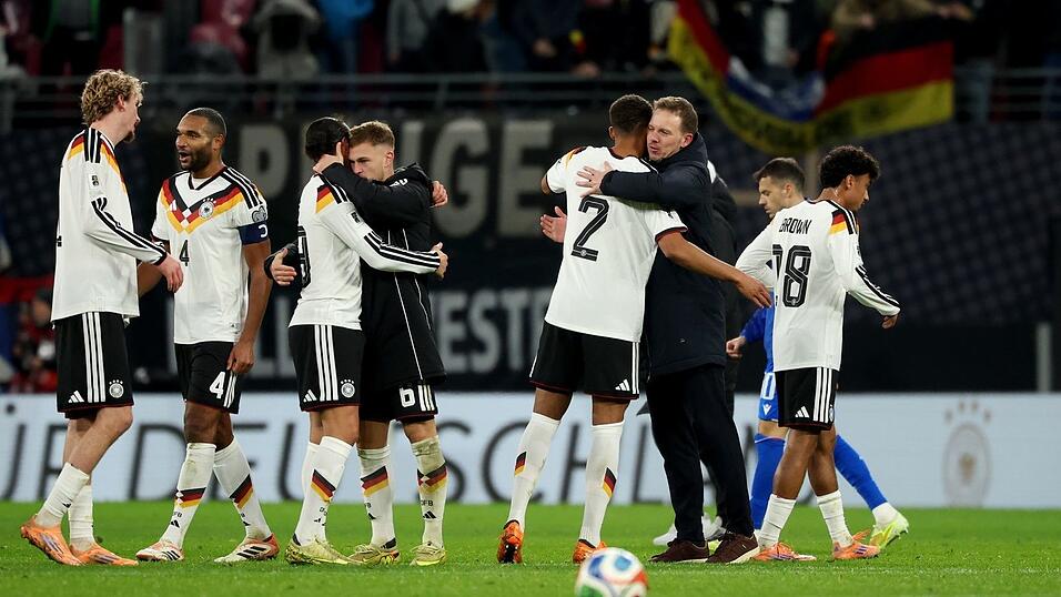 Alle erleichtert: Deutschland feiert das WM-Ticket.