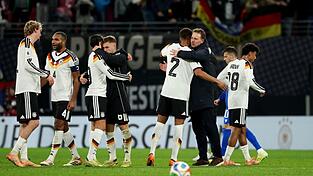 Alle erleichtert: Deutschland feiert das WM-Ticket. Alle erleichtert: Deutschland feiert das WM-Ticket.