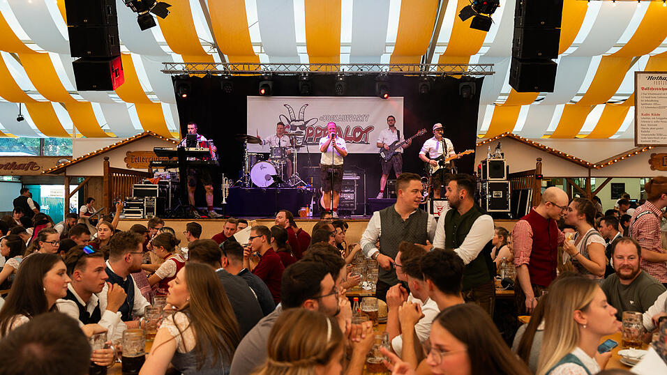 Die Partybilder vom Freitag, 18. August 2023, aus dem Festzelt Nothaft. Die Partybilder vom Freitag, 18. August 2023, aus dem Festzelt Nothaft.