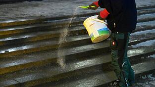 F&uuml;r Montag warnt der Deutsche Wetterdienst vor Glatteis.