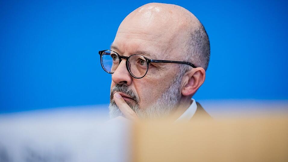 Ifo-Experte Timo Wollmersh&auml;user sieht den konjunkturellen Tiefpunkt durchschritten. (Archivbild)