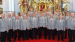 Der Hohenbogen-Chor aus Neukirchen b. Hl. Blut 2022 bei seinem 70-jährigen Bestehen. Der letzte Auftritt findet am 16. Dezember statt.