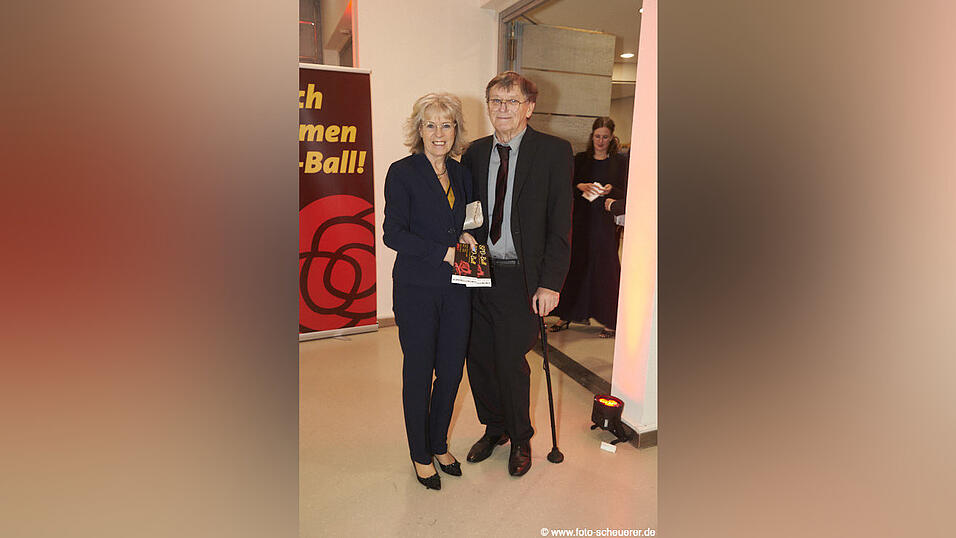 Mit dem SPD-Ball wurde am Samstag die Ballsaison in Straubing eröffnet. Mit dem SPD-Ball wurde am Samstag die Ballsaison in Straubing eröffnet.