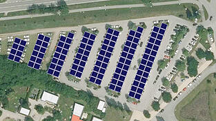 Der Parkplatz am Elypso soll erweitert und die Überdachungen mit PV-Modulen bestückt werden.