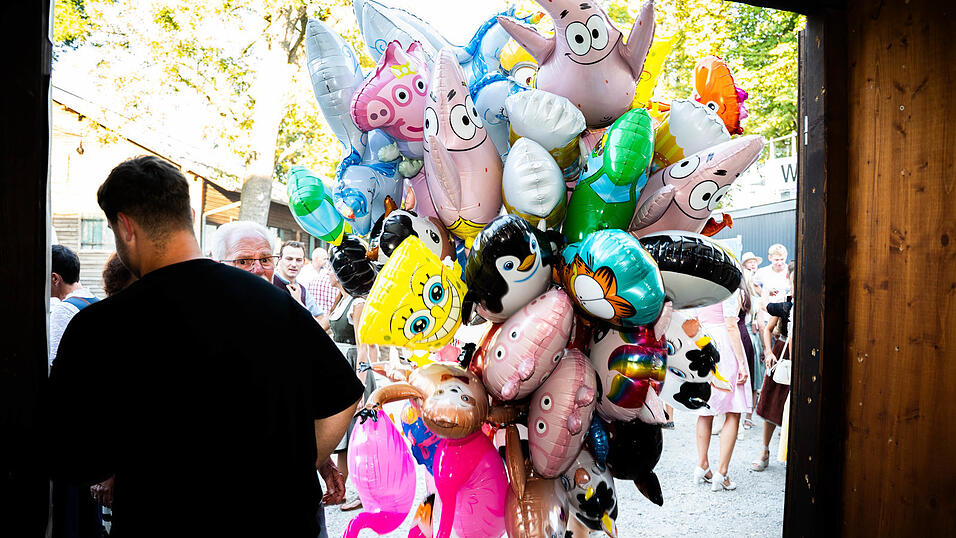 Die Partybilder vom Freitag, 14. August, aus dem Festzelt Wenisch. Die Partybilder vom Freitag, 14. August, aus dem Festzelt Wenisch.