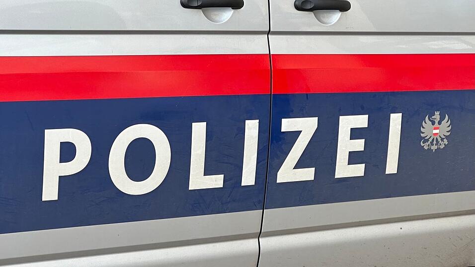 Die Polizei in Kärnten sucht zusammen mit der Bergrettung nach einem vermissten Bergsteiger aus Garmisch-Partenkirchen. (Symbolbild) Die Polizei in Kärnten sucht zusammen mit der Bergrettung nach einem vermissten Bergsteiger aus Garmisch-Partenkirchen. (Symbolbild)