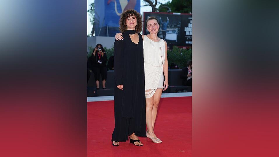 May el-Toukhy und Mathilde Arcel vor der Preisverleihung in Venedig. May el-Toukhy und Mathilde Arcel vor der Preisverleihung in Venedig.