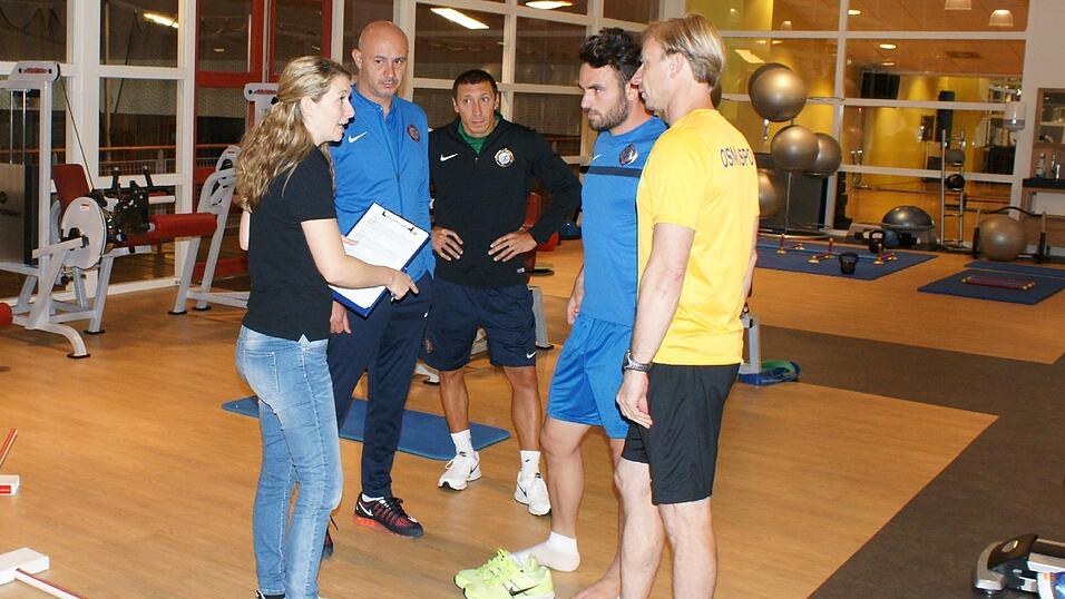 Annika Eichhorn testete mit ihrer mobilen Leistungsdiagnostik 'Ready to go' den türkischen Erstligisten Osmanlispor in Trainingslager in den Niederlanden. Annika Eichhorn testete mit ihrer mobilen Leistungsdiagnostik 'Ready to go' den türkischen Erstligisten Osmanlispor in Trainingslager in den Niederlanden.