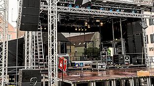 Beim Sommerfestival war die Firma Orange f&uuml;r die B&uuml;hnentechnik samt Beleuchtung und Beschallung zust&auml;ndig.