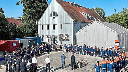 Damit bei einem Stromausfall weiterhin die Pressluftatmer der Einsatzkräfte befüllt werden können, wird die Atemschutzwerkstatt im Landkreisbauhof in Zolling energieautark gemacht.