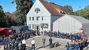 Damit bei einem Stromausfall weiterhin die Pressluftatmer der Einsatzkräfte befüllt werden können, wird die Atemschutzwerkstatt im Landkreisbauhof in Zolling energieautark gemacht.
