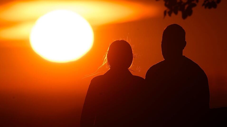 Die R&uuml;ckkehr der Romantik f&auml;llt in eine Zeit emotionaler Ersch&ouml;pfung. (Symbolbild)