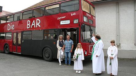 Eine besondere Attraktion bei der Segnung war der Partybus von Regina und Max Schmid. Eine besondere Attraktion bei der Segnung war der Partybus von Regina und Max Schmid.