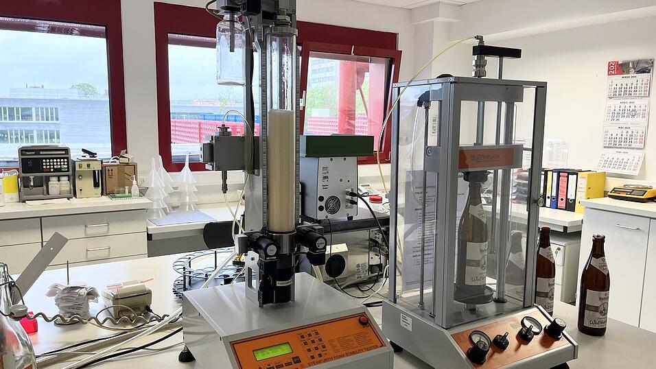 Die Schaumwertmaschine bei Bischofshof im Labor. Die Schaumwertmaschine bei Bischofshof im Labor.