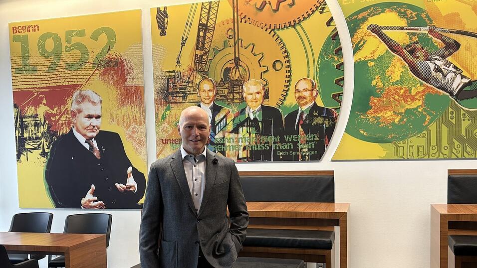 Erich Sennebogen f&uuml;hrt mit seinem Bruder Walter das Familienunternehmen, das drei Standorte in Ostbayern (Straubing, Steinach, Wackersdorf), einen Standort in Ungarn sowie Vertriebsniederlassungen in den USA und Asien hat.&nbsp;