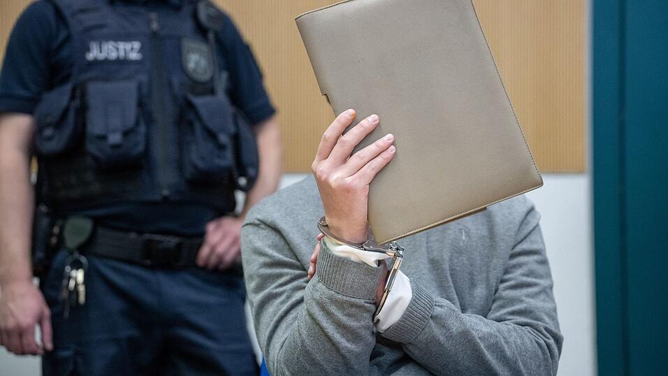 Der Angeklagte will sich zunächst nicht zur Sache äußern Der Angeklagte will sich zunächst nicht zur Sache äußern