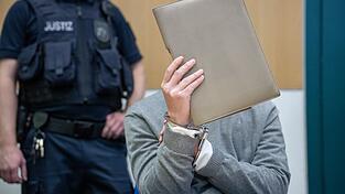 Der Angeklagte will sich zunächst nicht zur Sache äußern Der Angeklagte will sich zunächst nicht zur Sache äußern
