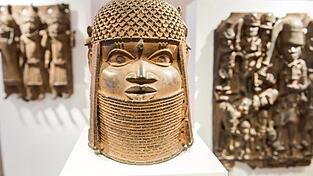 Benin-Bronzen im Hamburger Museum für Kunst und Gewerbe. Benin-Bronzen im Hamburger Museum für Kunst und Gewerbe.