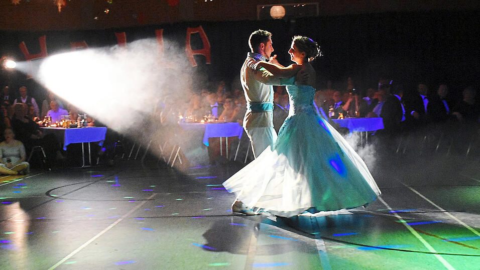 Einer der Höhepunkte zwischen den Jahren: der Inthronisationsball der Narrhalla Vilsbiburg. Einer der Höhepunkte zwischen den Jahren: der Inthronisationsball der Narrhalla Vilsbiburg.