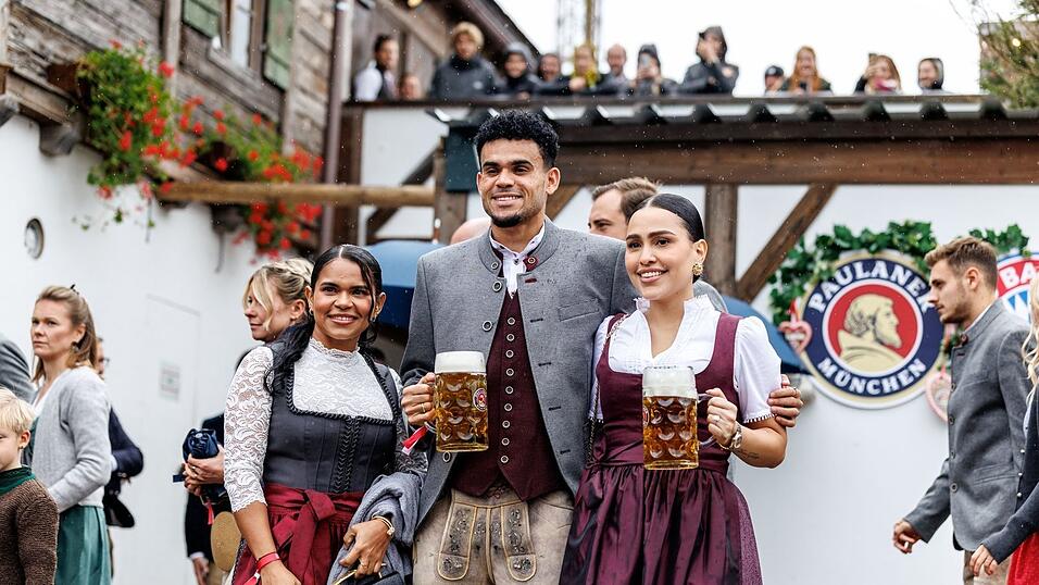 Neu-Stürmer Luis Díaz kann sich auf dem Oktoberfest feiern lassen.