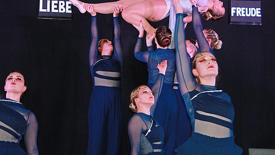 Ausdrucksstark pr&auml;sentierten sich die T&auml;nzer der 'Red Diamonds'.