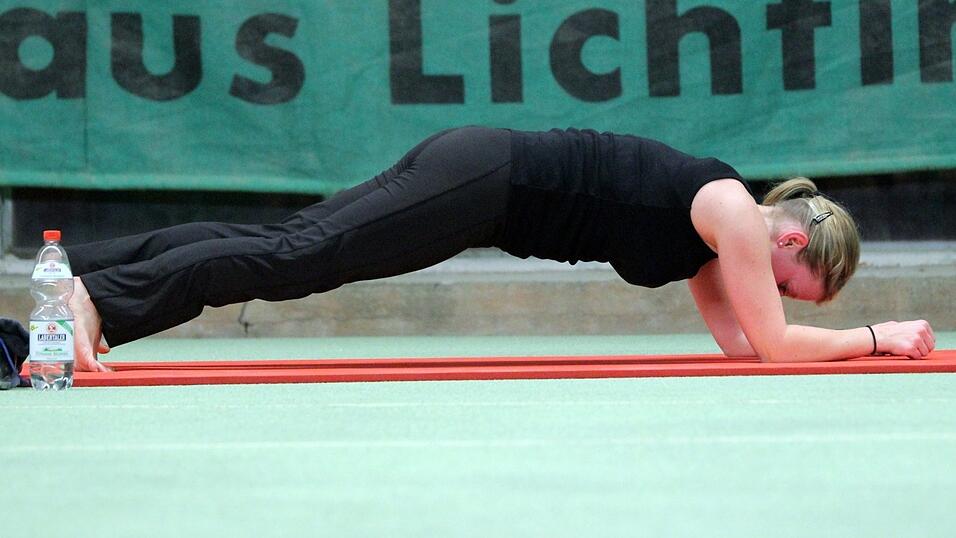 Wir haben Tigers-St&uuml;rmer Ren&eacute; R&ouml;thke beim 'Rock Your Body'-Bootcamp besucht. (Foto: Fabian Ro&szlig;mann)