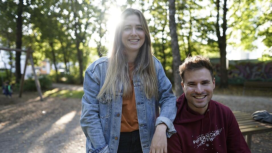 Die Geschwister Laura und Christoph Forstner können heute gut von 'Strawanza Bavarian Couture' leben. Die Geschwister Laura und Christoph Forstner können heute gut von 'Strawanza Bavarian Couture' leben.