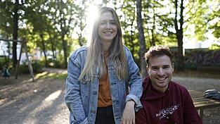 Die Geschwister Laura und Christoph Forstner k&ouml;nnen heute gut von 'Strawanza Bavarian Couture' leben.