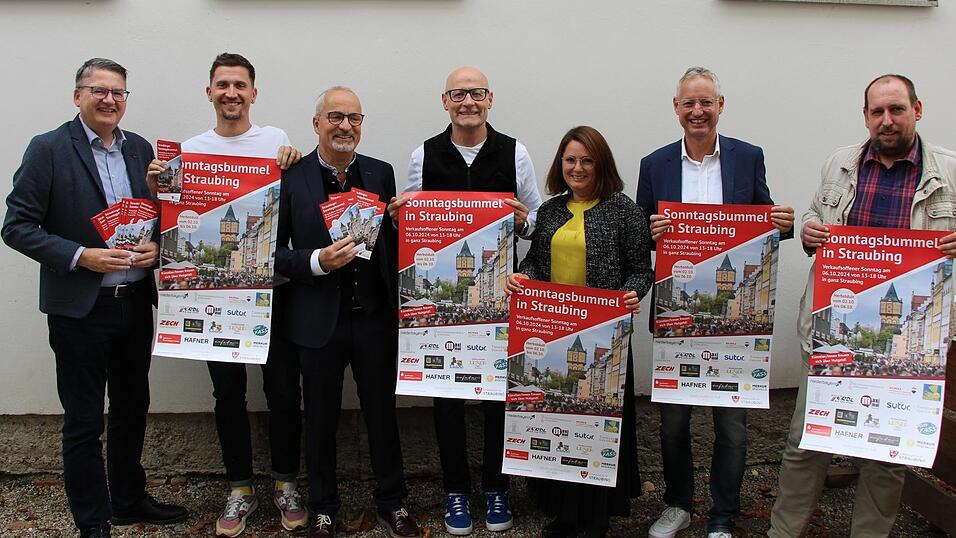 Das Programm f&uuml;r Sonntag stellten vor (v.l.): Johannes Burgmayer (Pressesprecher der Stadt Straubing), Benno Litzke (Werbegemeinschaft), Peter Markgraf (Werbegemeinschaft), Johannes Zeindlmeier (Vorsitzender Werbegemeinschaft), Claudia Hennig (Werbegemeinschaft), Oberb&uuml;rgermeister Markus Pannermayr, Matthias Reisinger (Leiter Stadtmarketing).