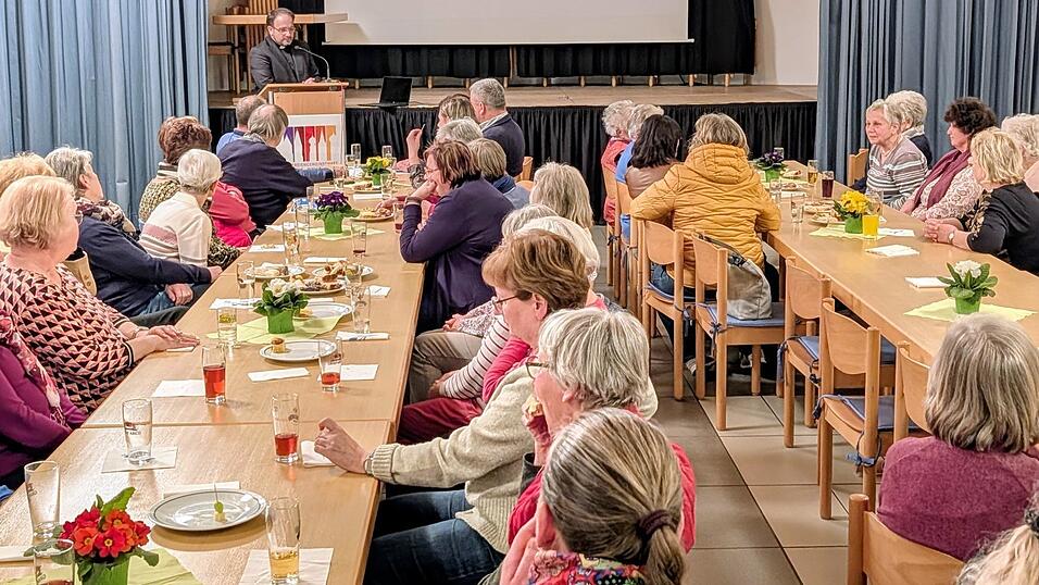 Zum Schicksalstermin hatten sich zehn Prozent der 370 Mitglieder - zu denen noch 84 Ehrenmitglieder z&auml;hlen - eingefunden.