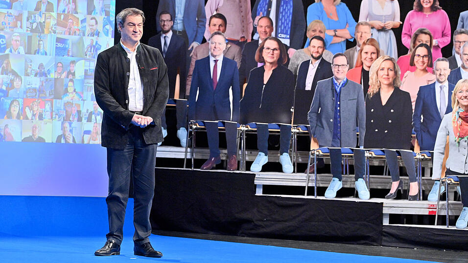 Papp-Publikum und ins Internet schimpfen? Die Zeiten - wie hier im vergangenen Jahr - sind vorbei, am heurigen Politischen Aschermittwoch wird wieder in Anwesenheit in Hallen und Wirtshäusern Wahlkampf gemacht.