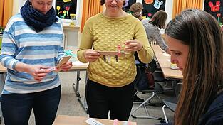 Auch W&auml;scheklammern st&auml;rken die Handmuskulatur und Feinmotorik.