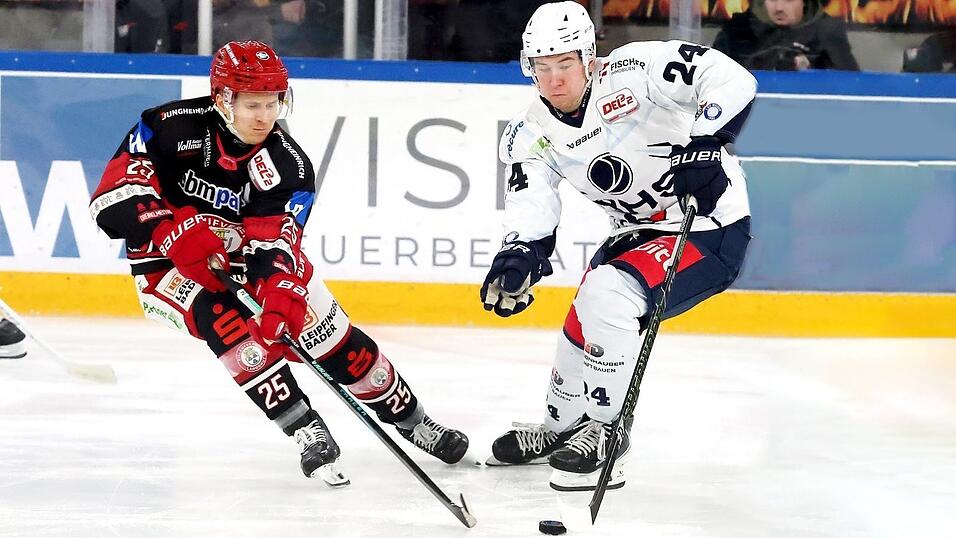 Bleibt dem EVL treu: Kapit&auml;n Andreas &bdquo;Blacky&ldquo; Schwarz (links) verteidigt auch kommende Saison f&uuml;r die Rot-Wei&szlig;en. Trainer Uwe Krupp freut&rsquo;s: &bdquo;Wir sind eine bessere Mannschaft, wenn er spielt.&ldquo;