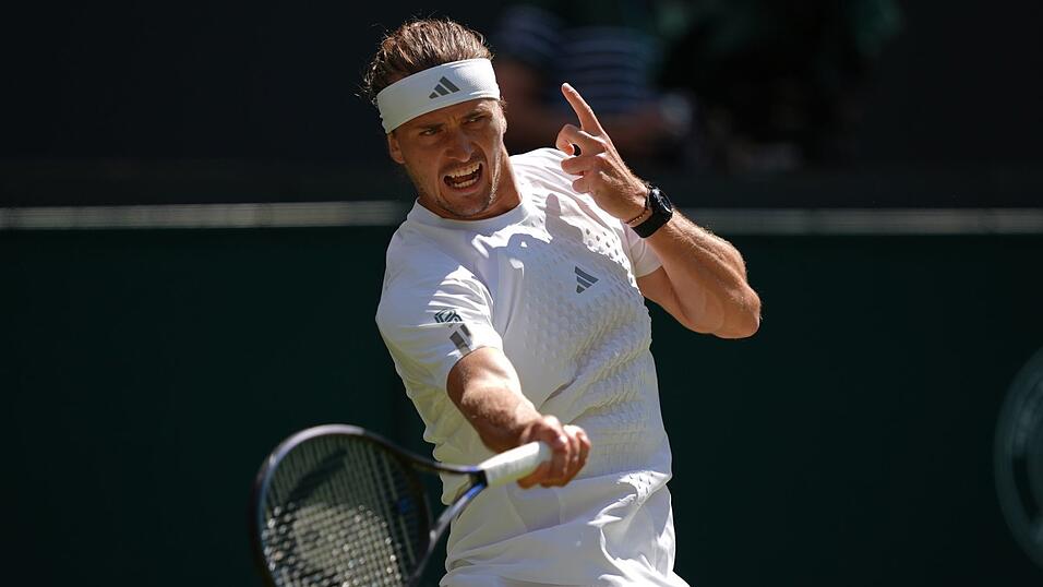 Alexander Zverev steht in Wimbledon in der dritten Runde. Alexander Zverev steht in Wimbledon in der dritten Runde.