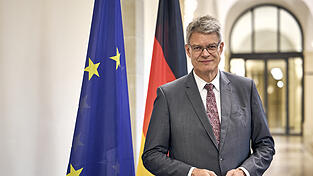 Verkehrsminister Patrick Schnieder muss seinen Posten räumen. Verkehrsminister Patrick Schnieder muss seinen Posten räumen.