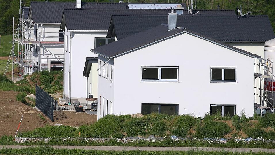 Zum fünften Mal in Folge hat die Interhyp untersucht, wie Menschen in Deutschland die Leistbarkeit von Immobilien einschätzen. (Symbolbild) Zum fünften Mal in Folge hat die Interhyp untersucht, wie Menschen in Deutschland die Leistbarkeit von Immobilien einschätzen. (Symbolbild)