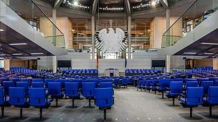 Die Sitzverteilung im Bundestag bleibt nach dem endgültigen Ergebnis gleich.