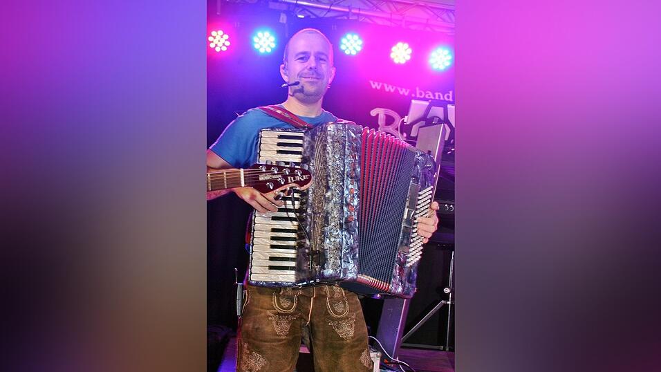 Die besten Bilder vom Wein- und Wei&szlig;bierfest des Burschenvereins Arth und der M&auml;dchengruppe.