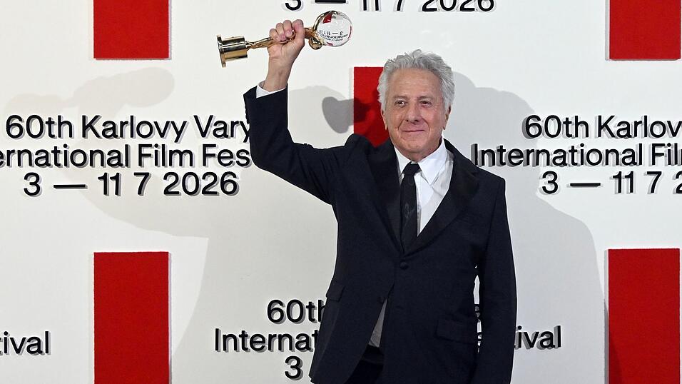 Hollywood-Star Dustin Hoffman wurde bereits zu Beginn des 60. internationalen Filmfestivals von Karlsbad (Karlovy Vary) mit dem Kristallglobus ausgezeichnet.