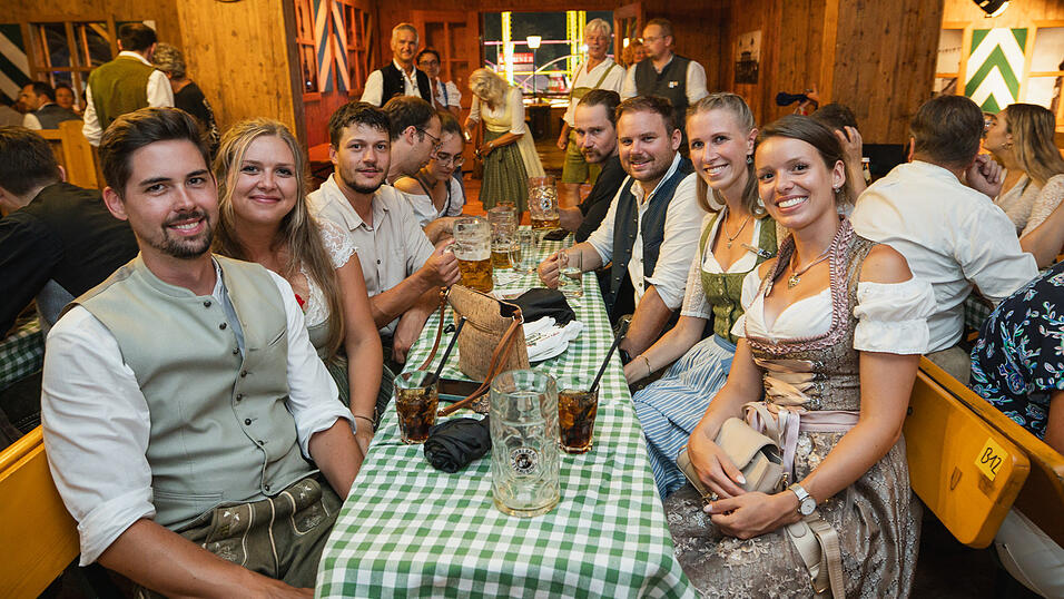 Die Partybilder vom Sonntag, 18. August, aus dem Festzelt Weckmann. Die Partybilder vom Sonntag, 18. August, aus dem Festzelt Weckmann.