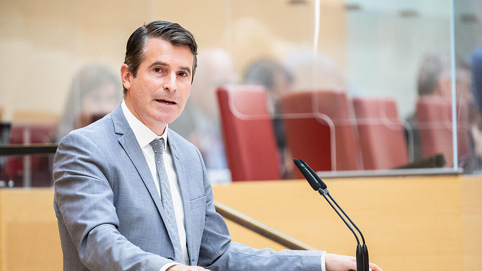 Europaminister Eric Beißwenger (CSU) sprach beim Symposium '80 Jahre Flucht und Vertreibung' in München. Europaminister Eric Beißwenger (CSU) sprach beim Symposium '80 Jahre Flucht und Vertreibung' in München.