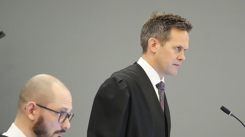 Staatsanwalt Sturla Henriksb&oslash; (rechts) m&ouml;chte, dass H&oslash;iby zu einer l&auml;ngeren Gef&auml;ngnisstrafe verurteilt wird. (Archivbild)