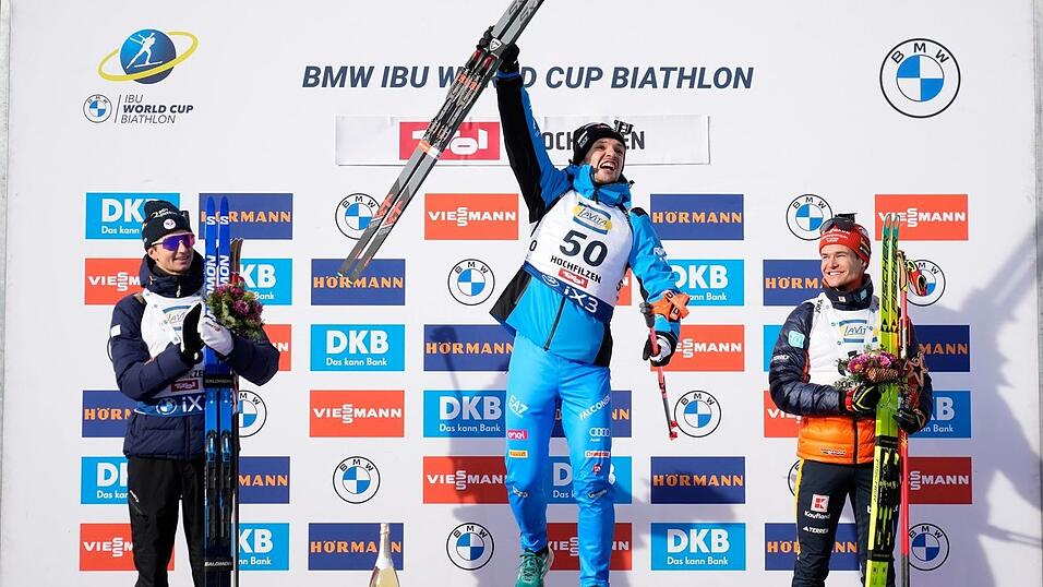 Philipp Horn (r) erlebt seine Premiere bei der Siegerehrung. Philipp Horn (r) erlebt seine Premiere bei der Siegerehrung.