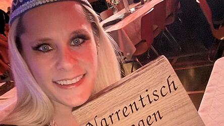 Sandy Aum&uuml;ller, Pr&auml;sidentin des Vereins Bogener Narrentisch.