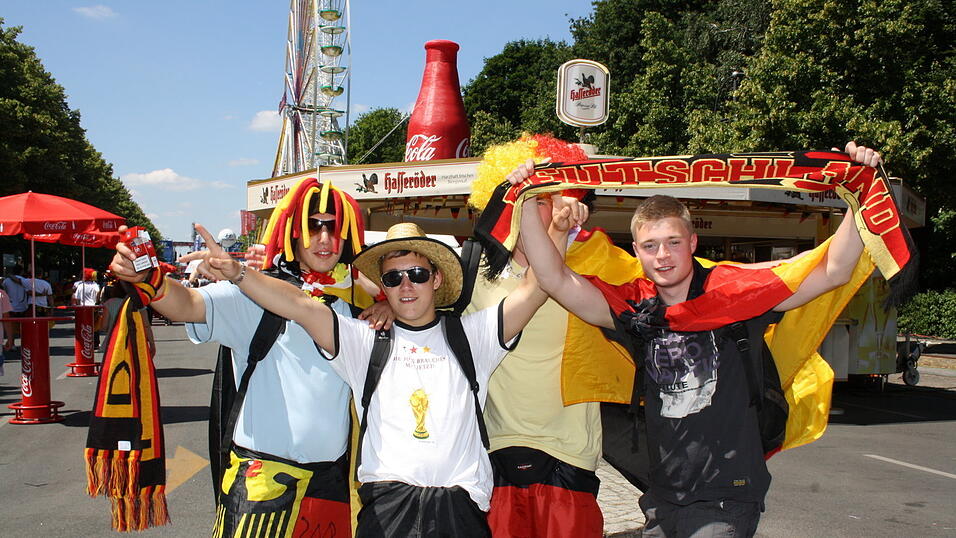 Christian Fertl war am Sonntag auf der Fanmeile in Berlin und erlebte dort das Achtelfinale gegen England auf Gro&szlig;leinwand.